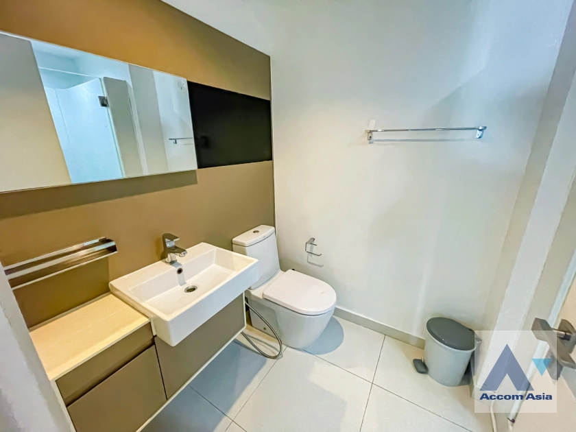 23  2 br Condominium For Sale in Charoennakorn ,Bangkok BTS Pho Nimit at The room Sathorn Taksin AA40851