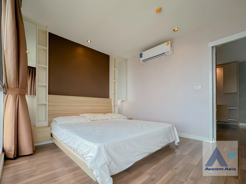 14  2 br Condominium For Sale in Charoennakorn ,Bangkok BTS Pho Nimit at The room Sathorn Taksin AA40851