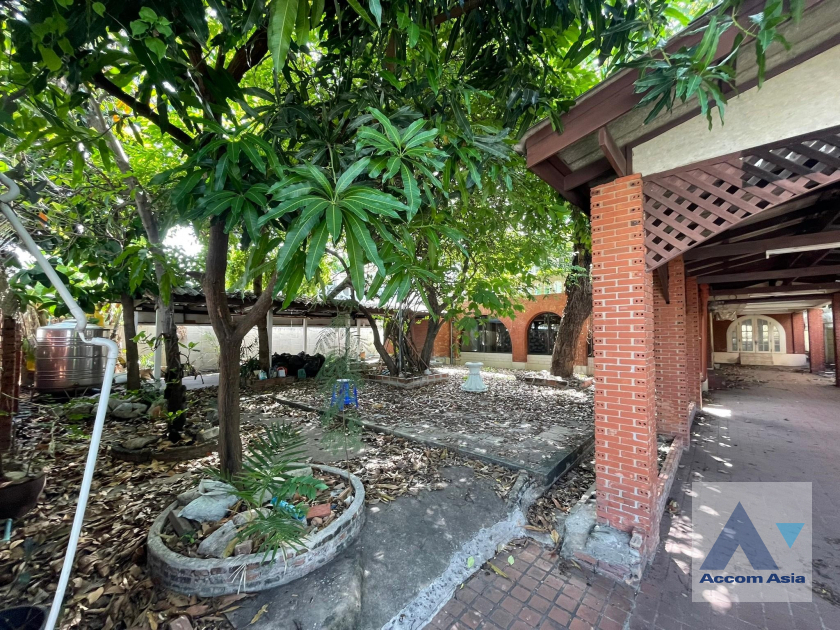  House For Sale in Sukhumvit, Bangkok  near BTS Phra khanong (AA40852)