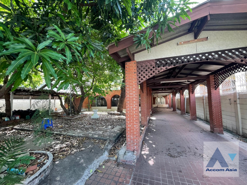  House For Sale in Sukhumvit, Bangkok  near BTS Phra khanong (AA40852)