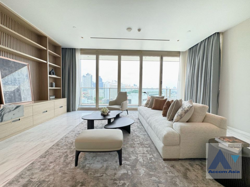  1 Bedroom  Condominium For Sale in Sathorn, Bangkok  near BTS Saphan Taksin (AA40866)