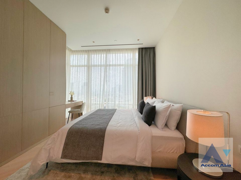  1 Bedroom  Condominium For Sale in Sathorn, Bangkok  near BTS Saphan Taksin (AA40866)