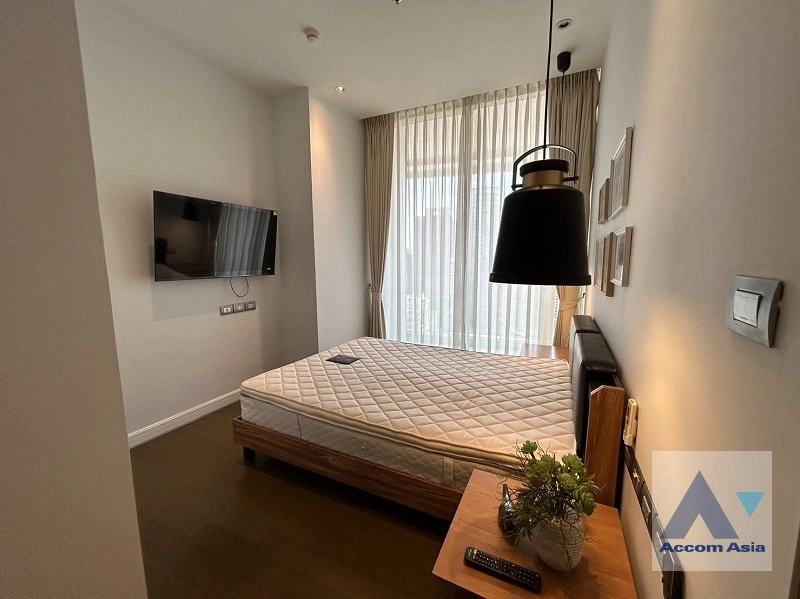  1 Bedroom  Condominium For Rent & Sale in Ploenchit, Bangkok  near BTS Ratchadamri (AA40872)