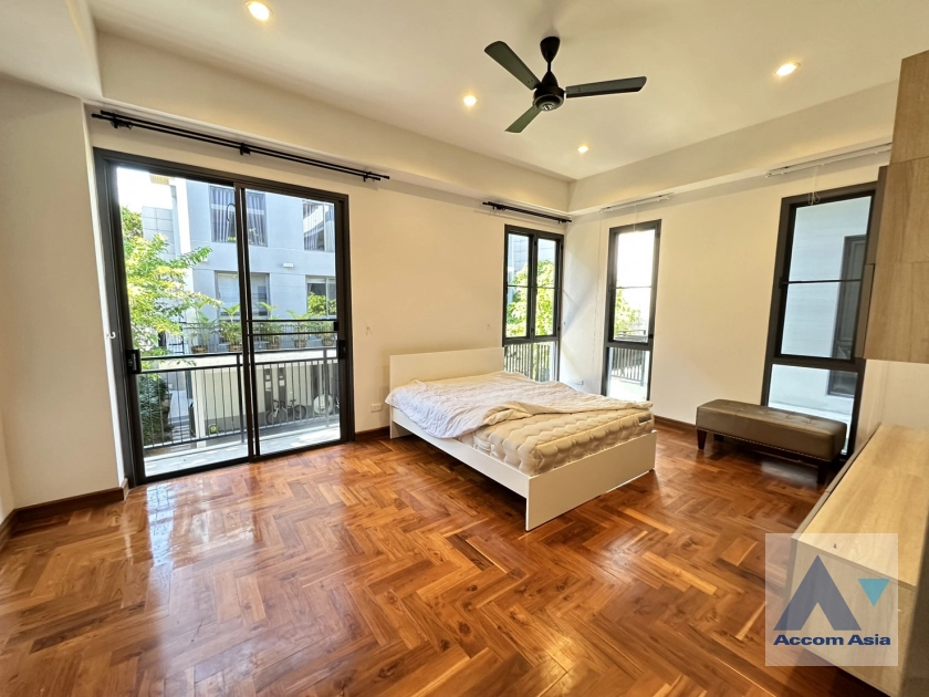 11  4 br House For Rent in Bangna ,Bangkok BTS Bang Na at House in Compound AA40890