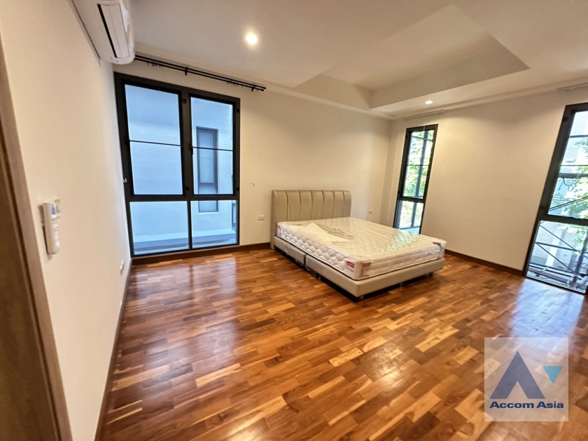 12  4 br House For Rent in Bangna ,Bangkok BTS Bang Na at House in Compound AA40890