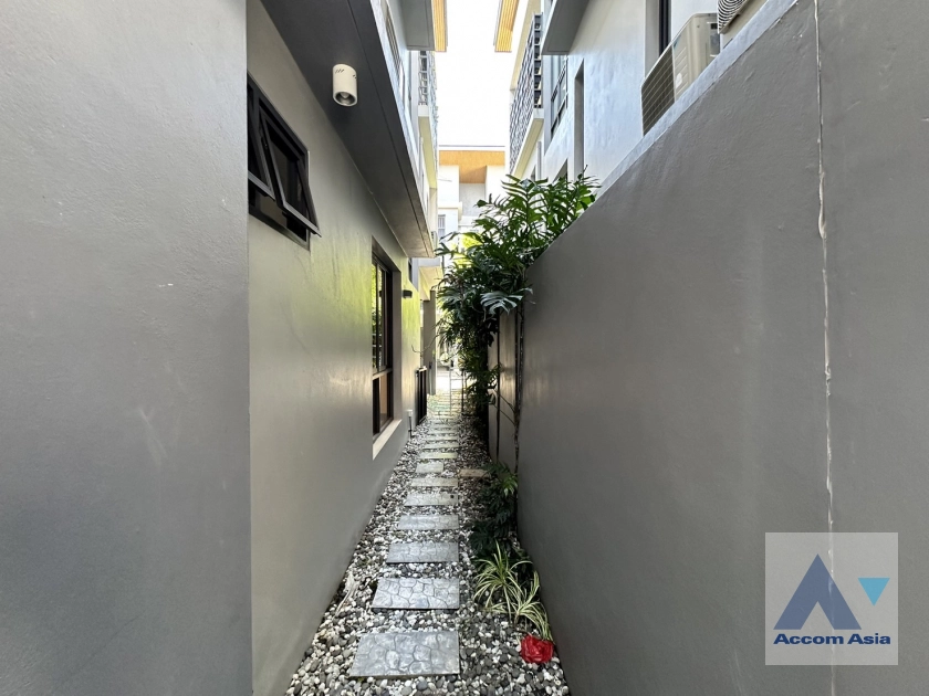 23  4 br House For Rent in Bangna ,Bangkok BTS Bang Na at House in Compound AA40890