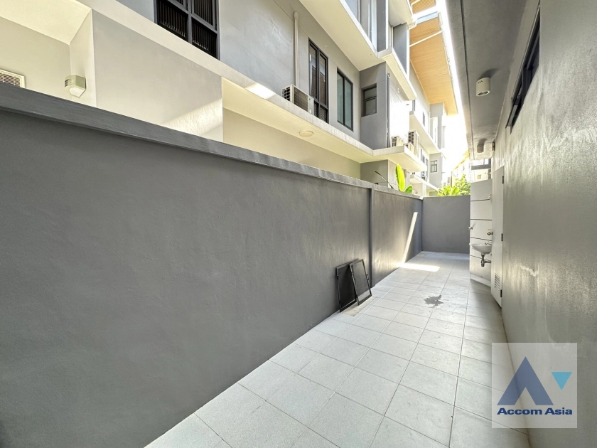 22  4 br House For Rent in Bangna ,Bangkok BTS Bang Na at House in Compound AA40890