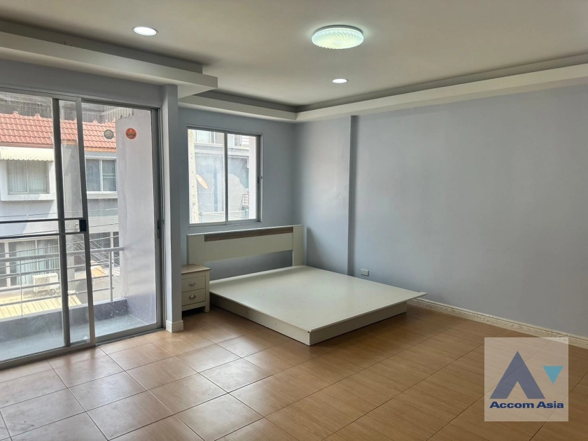 13  33 br Townhouse For Rent in Ratchadapisek ,Bangkok  at Sinthanee Ratchada Ladprao AA40892