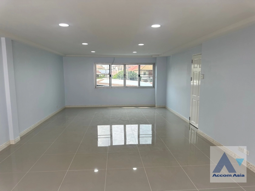 5  33 br Townhouse For Rent in Ratchadapisek ,Bangkok  at Sinthanee Ratchada Ladprao AA40892