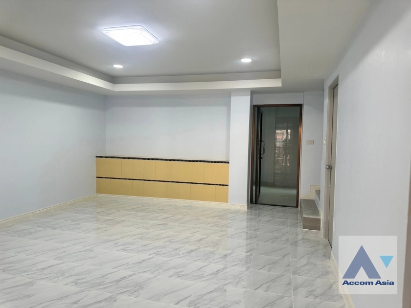 7  33 br Townhouse For Rent in Ratchadapisek ,Bangkok  at Sinthanee Ratchada Ladprao AA40892