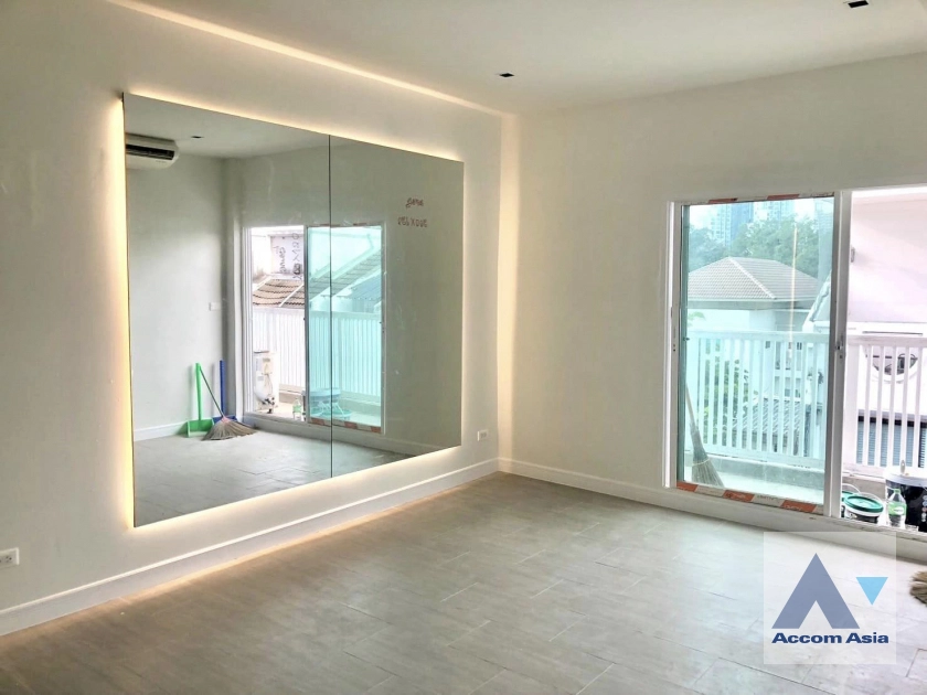 4  3 br Townhouse for rent and sale in sukhumvit ,Bangkok BTS Thong Lo AA40893