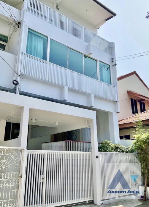  2  3 br Townhouse for rent and sale in sukhumvit ,Bangkok BTS Thong Lo AA40893