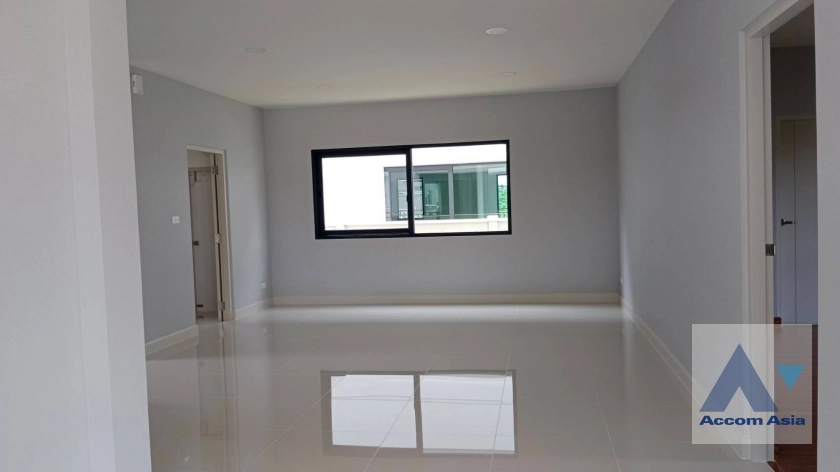  1  4 br House For Sale in Samutprakan ,Samutprakan  at Centro Bangna AA40895