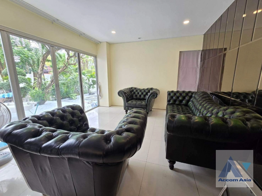 Shared Swimming Pool,Private Swimming Pool, Pet friendly house for rent in Pattanakarn, Bangkok Code AA40896