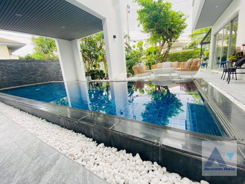 Private Swimming Pool, Pet friendly |  5 Bedrooms  House For Rent in Pattanakarn, Bangkok  (AA40896)