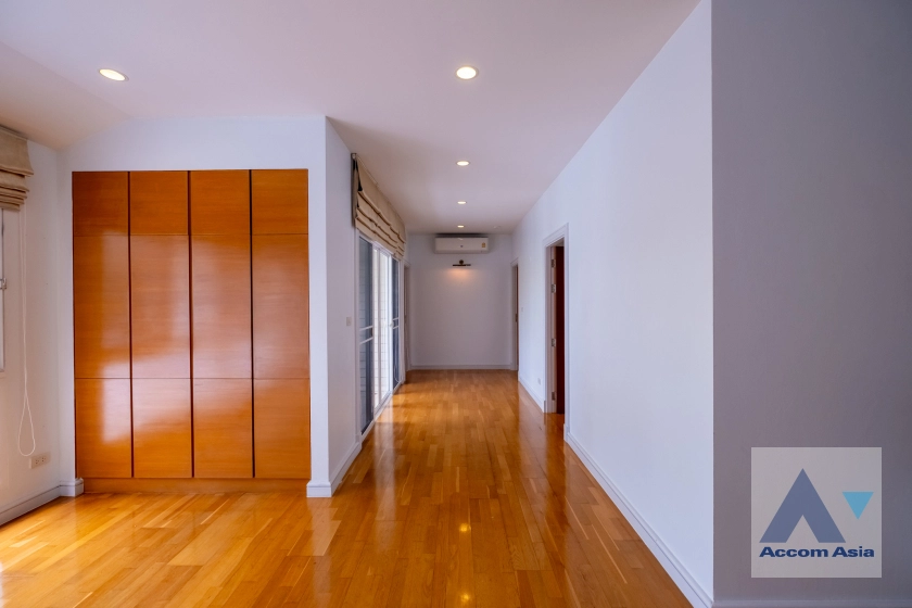 25  4 br House For Rent in Sukhumvit ,Bangkok BTS Thong Lo at Privacy and Peaceful AA40910