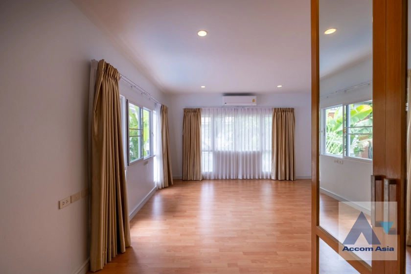 40  4 br House For Rent in Sukhumvit ,Bangkok BTS Thong Lo at Privacy and Peaceful AA40910