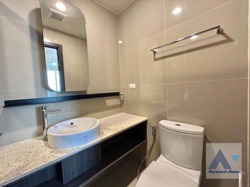 9  2 br Condominium For Rent in Ratchadapisek ,Bangkok MRT Sutthisan at XT Huaikhwang  AA40922