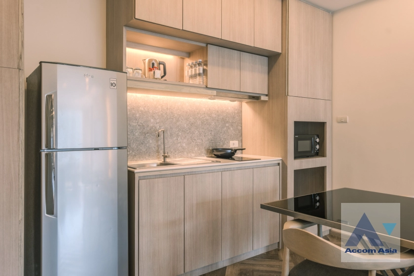  1 Bedroom  Apartment For Rent in Sukhumvit, Bangkok  near BTS Ekkamai (AA40928)