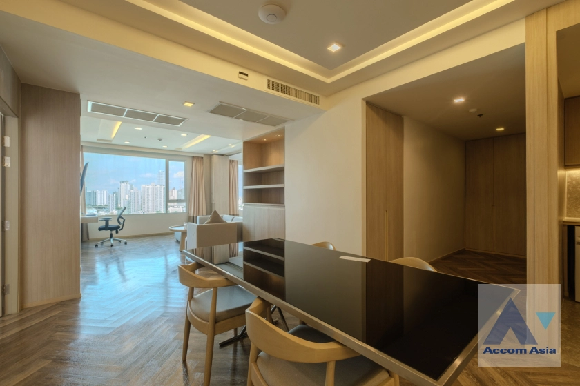  2 Bedrooms  Apartment For Rent in Sukhumvit, Bangkok  near BTS Ekkamai (AA40929)