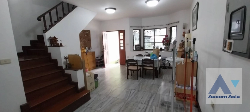  3 Bedrooms  Townhouse For Sale in Sukhumvit, Bangkok  near BTS Phra khanong (AA40938)