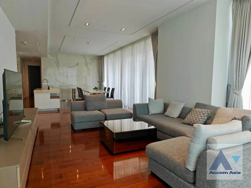  3 Bedrooms  Condominium For Rent in Sukhumvit, Bangkok  near BTS Phrom Phong (AA40948)