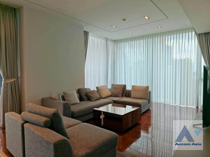  3 Bedrooms  Condominium For Rent in Sukhumvit, Bangkok  near BTS Phrom Phong (AA40948)