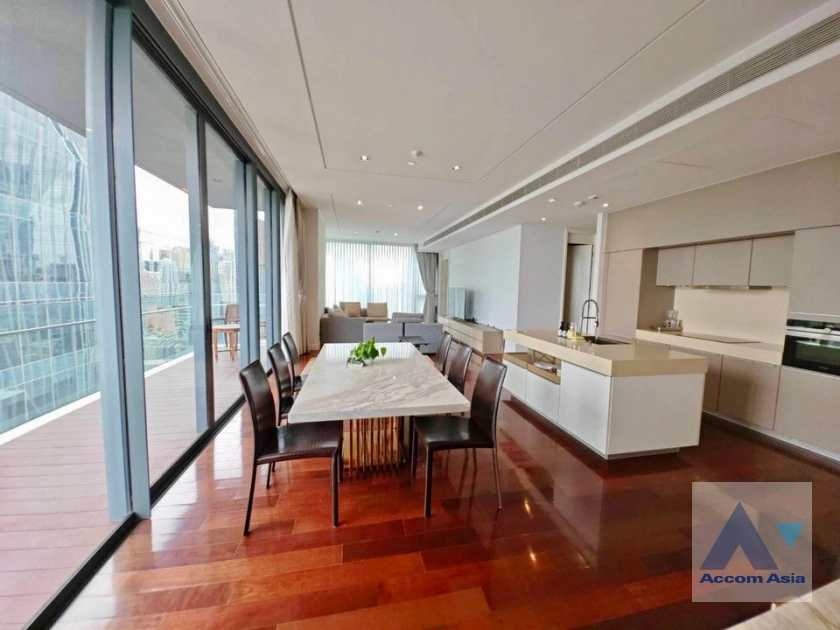  3 Bedrooms  Condominium For Rent in Sukhumvit, Bangkok  near BTS Phrom Phong (AA40948)