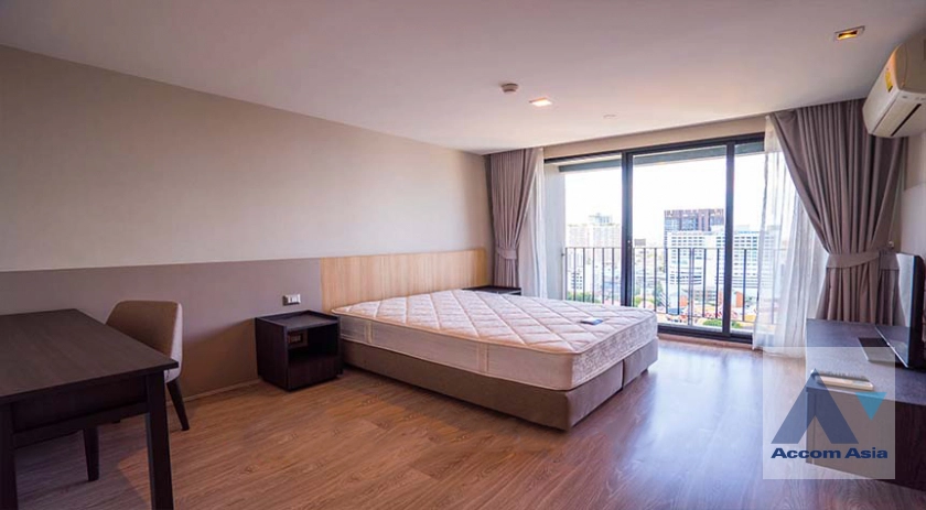  3 Bedrooms  Apartment For Rent in Sukhumvit, Bangkok  near BTS Ekkamai (AA40950)