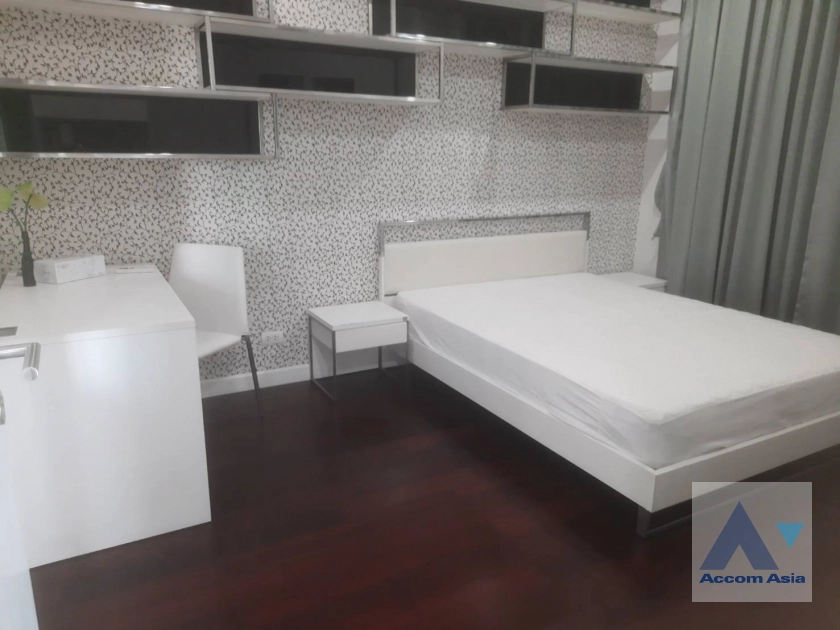  2 Bedrooms  Condominium For Rent in Phaholyothin, Bangkok  near BTS Chitlom (AA40955)