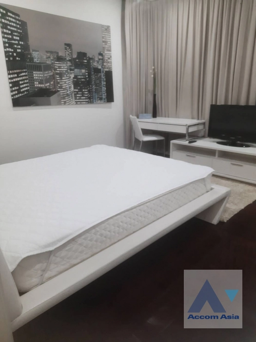  2 Bedrooms  Condominium For Rent in Phaholyothin, Bangkok  near BTS Chitlom (AA40955)