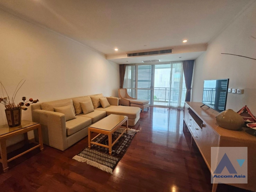  3 Bedrooms  Apartment For Rent in Sukhumvit, Bangkok  near BTS Phrom Phong (AA40961)