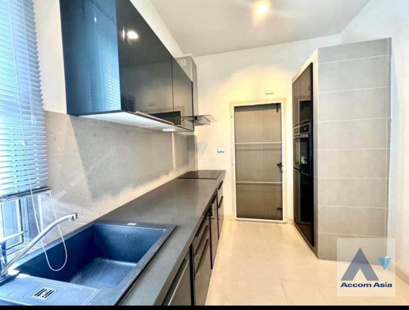 8  4 br House For Rent in Samutprakan ,Samutprakan  at House AA40964