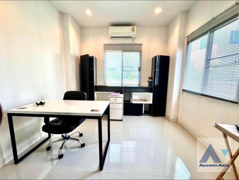 10  4 br House For Rent in Samutprakan ,Samutprakan  at House AA40964