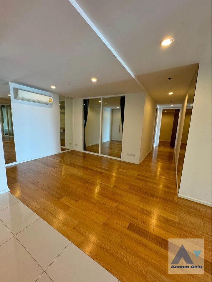  3 Bedrooms  Condominium For Sale in Sukhumvit, Bangkok  near BTS Asok - MRT Sukhumvit (AA40965)