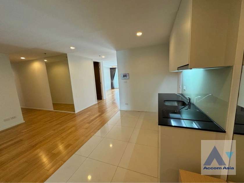  3 Bedrooms  Condominium For Sale in Sukhumvit, Bangkok  near BTS Asok - MRT Sukhumvit (AA40965)