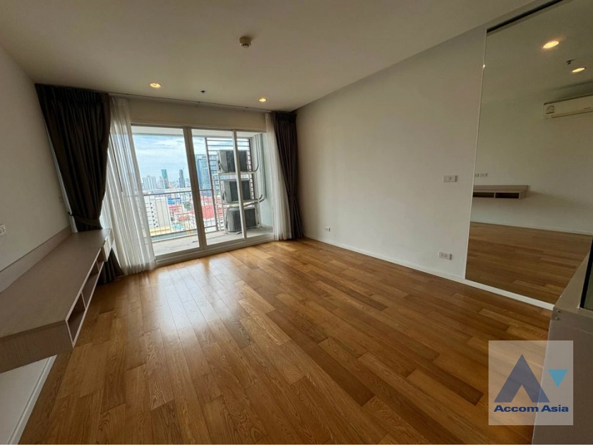  3 Bedrooms  Condominium For Sale in Sukhumvit, Bangkok  near BTS Asok - MRT Sukhumvit (AA40965)