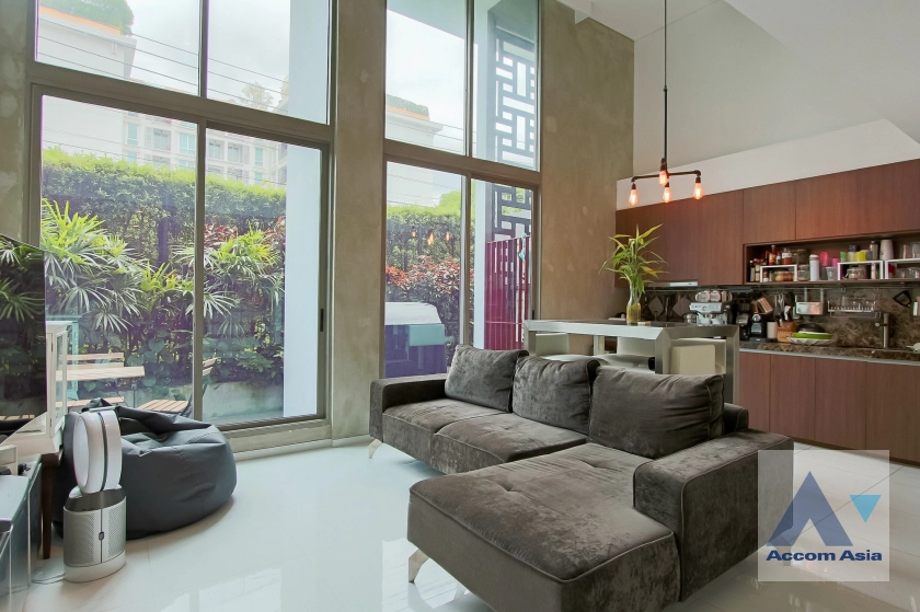 Duplex Condo |  2 Bedrooms  Condominium For Sale in Sukhumvit, Bangkok  near BTS Phrom Phong (AA40967)