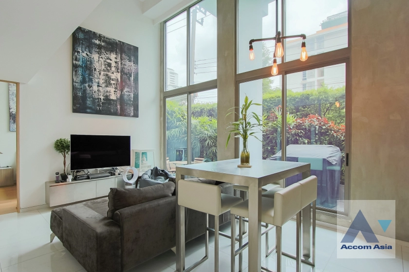 Duplex Condo |  2 Bedrooms  Condominium For Sale in Sukhumvit, Bangkok  near BTS Phrom Phong (AA40967)