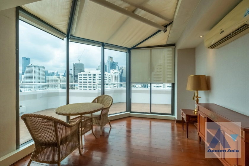  3 Bedrooms  Apartment For Rent in Sukhumvit, Bangkok  near BTS Asok (AA40974)