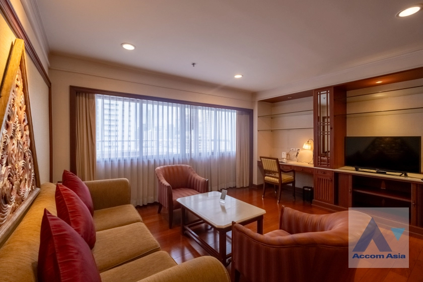  3 Bedrooms  Apartment For Rent in Sukhumvit, Bangkok  near BTS Asok (AA40974)