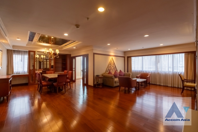  3 Bedrooms  Apartment For Rent in Sukhumvit, Bangkok  near BTS Asok (AA40974)