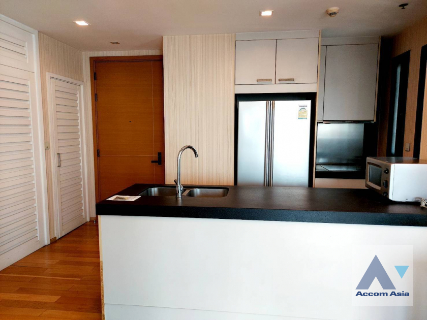  2 Bedrooms  Condominium For Rent in Ploenchit, Bangkok  near BTS Ploenchit - MRT Lumphini (AA40976)