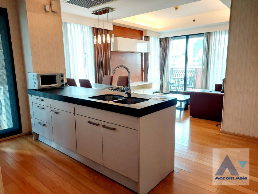  2 Bedrooms  Condominium For Rent in Ploenchit, Bangkok  near BTS Ploenchit - MRT Lumphini (AA40976)