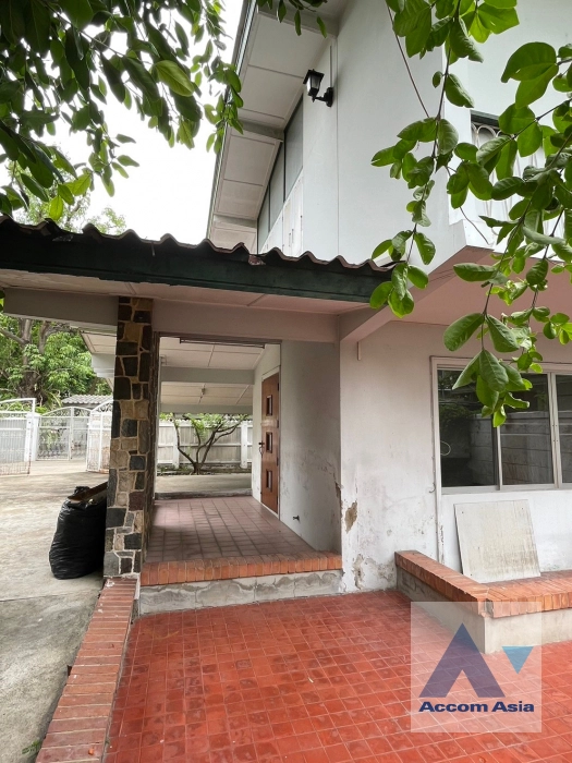  2 Bedrooms  House For Rent in Phaholyothin, Bangkok  (AA40977)