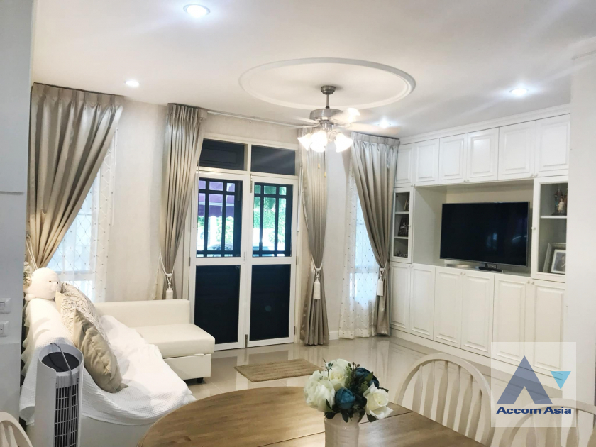 Fully Furnished |  3 Bedrooms  Townhouse For Rent in Sukhumvit, Bangkok  near BTS Bang Chak (AA40981)