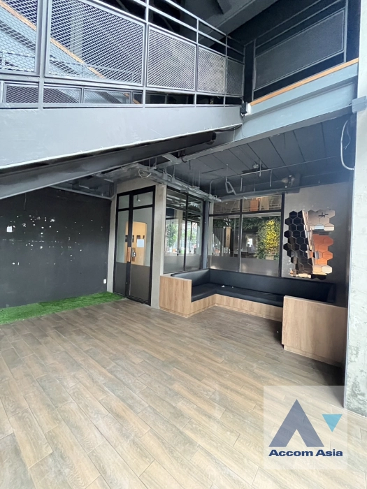 6  Retail / Showroom For Rent in sukhumvit ,Bangkok BTS Ekkamai AA40988