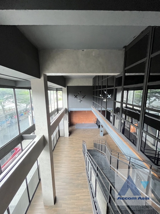  Retail / showroom For Rent in Sukhumvit, Bangkok  near BTS Ekkamai (AA40988)