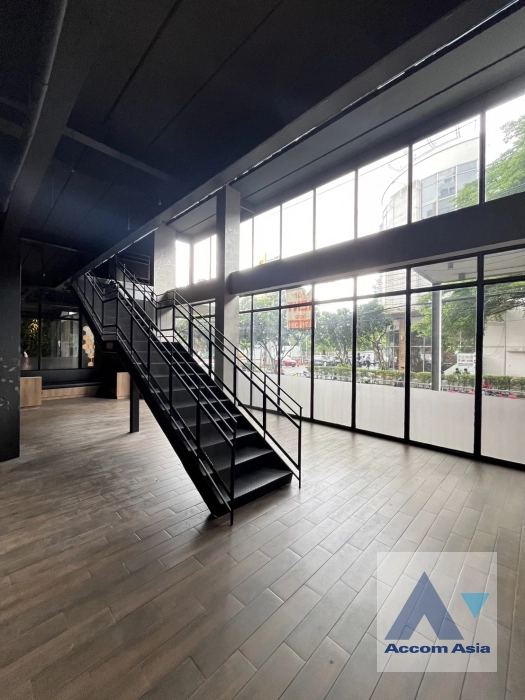 5  Retail / Showroom For Rent in sukhumvit ,Bangkok BTS Ekkamai AA40988