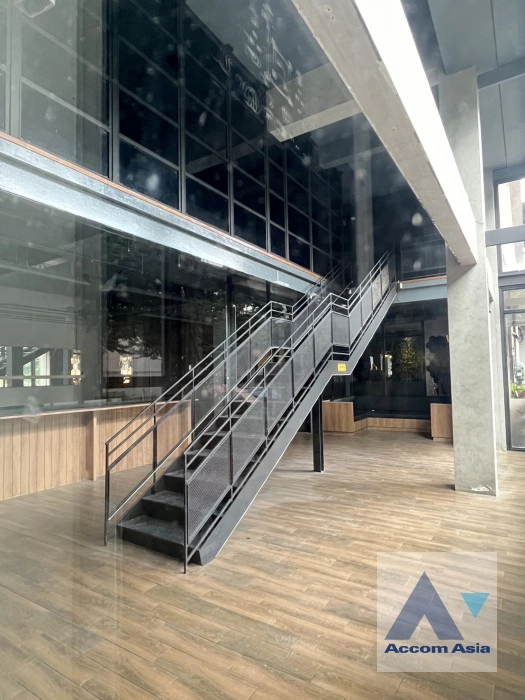  Retail / showroom For Rent in Sukhumvit, Bangkok  near BTS Ekkamai (AA40988)